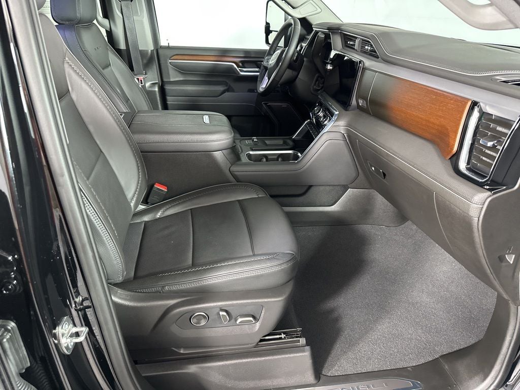 2025 GMC Sierra 2500HD Denali