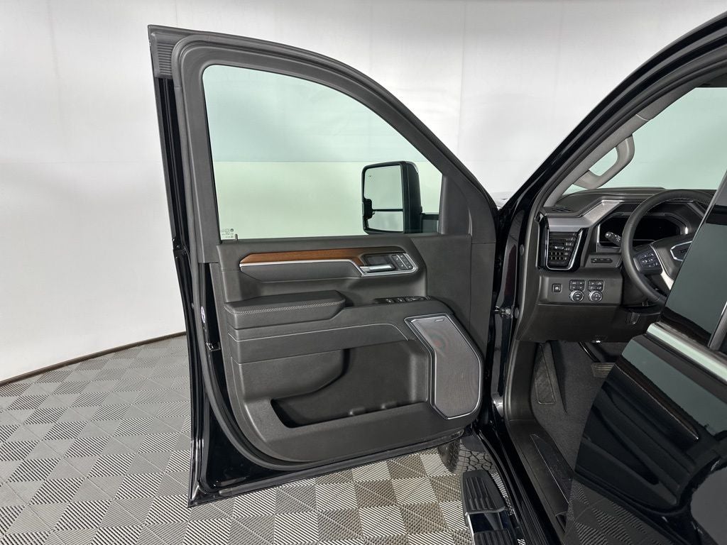 2025 GMC Sierra 2500HD Denali