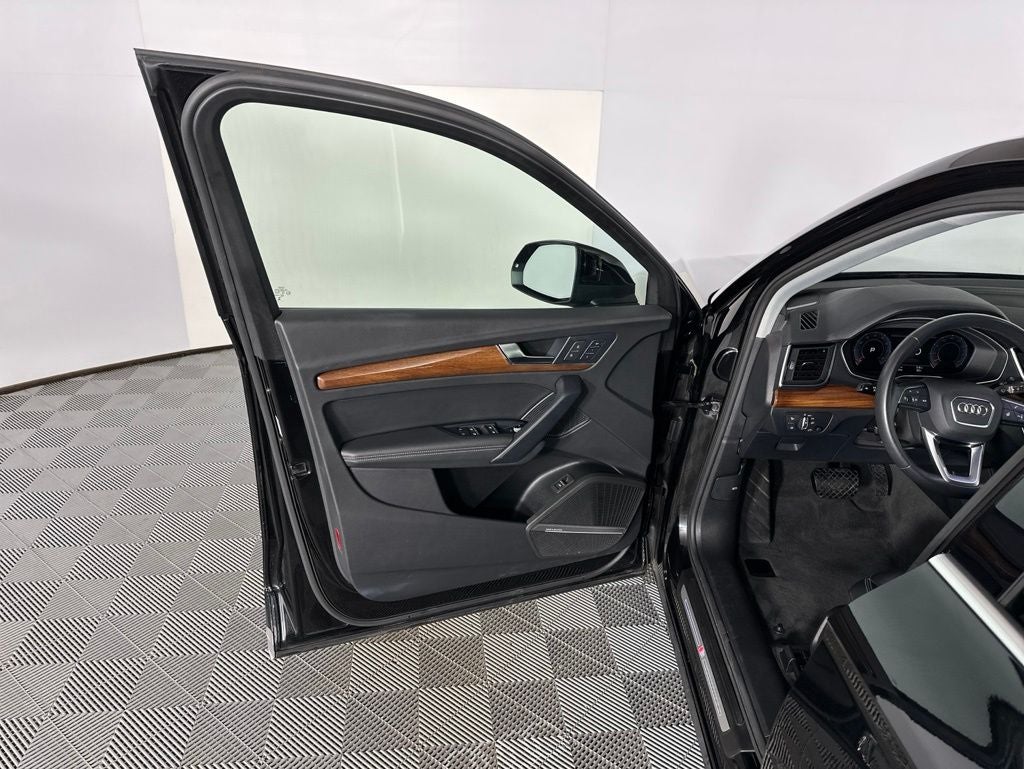 2023 Audi Q5 45 S line Premium quattro