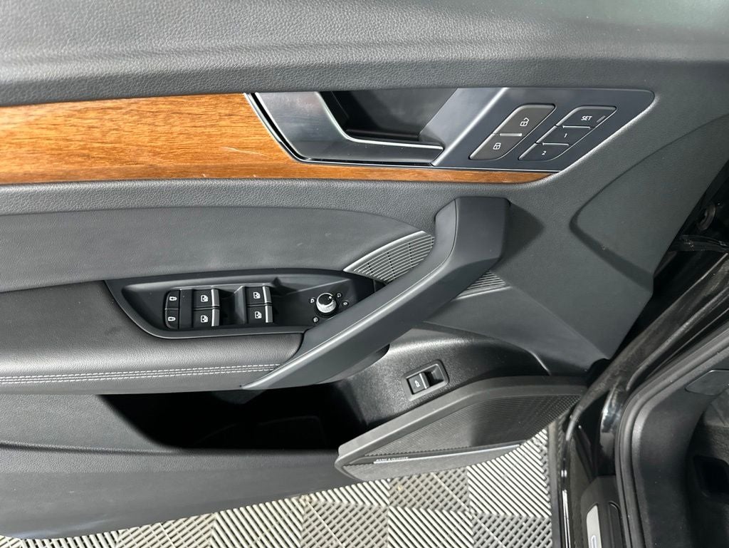 2023 Audi Q5 45 S line Premium quattro