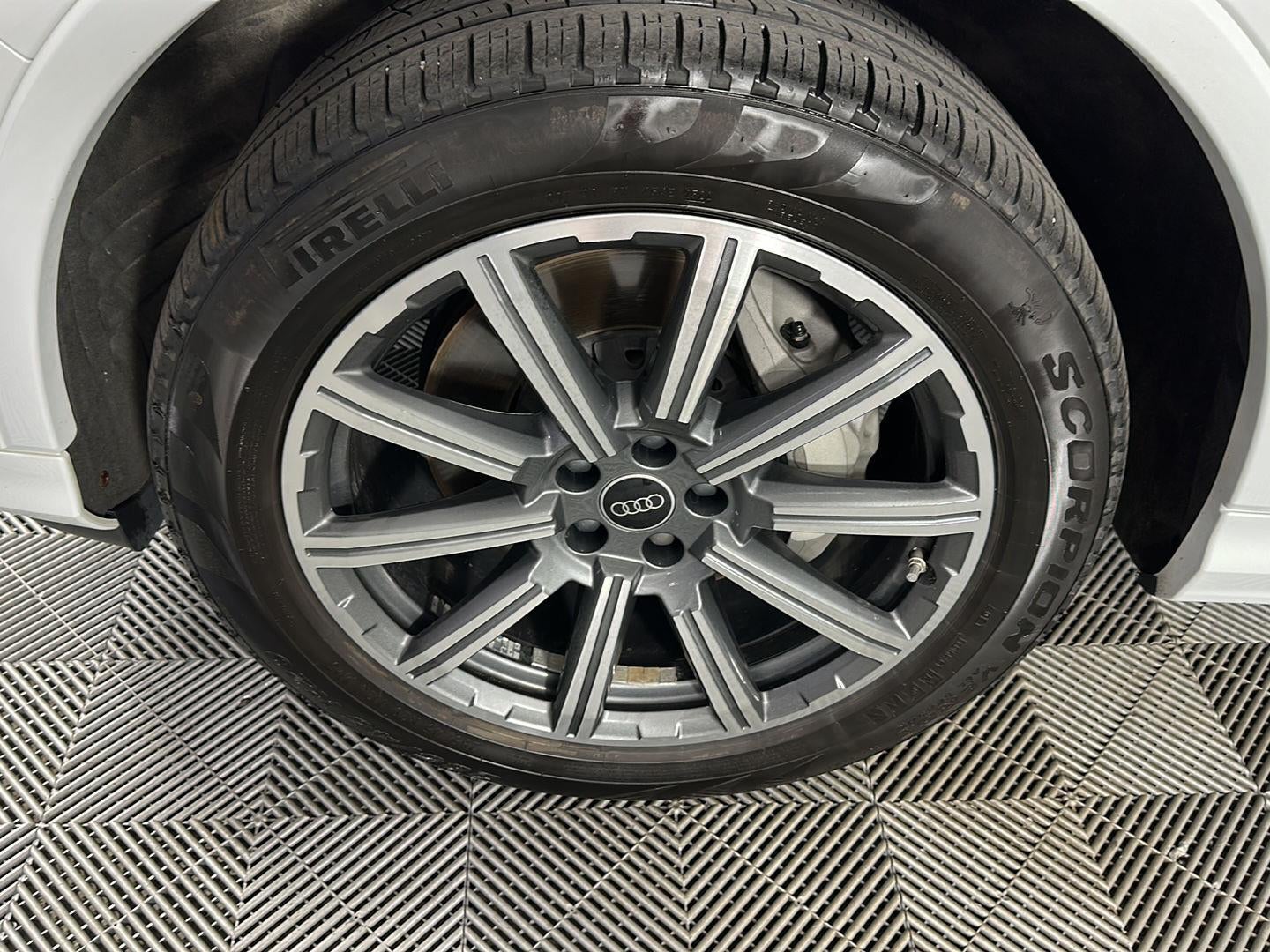 2023 Audi Q7 Premium Plus