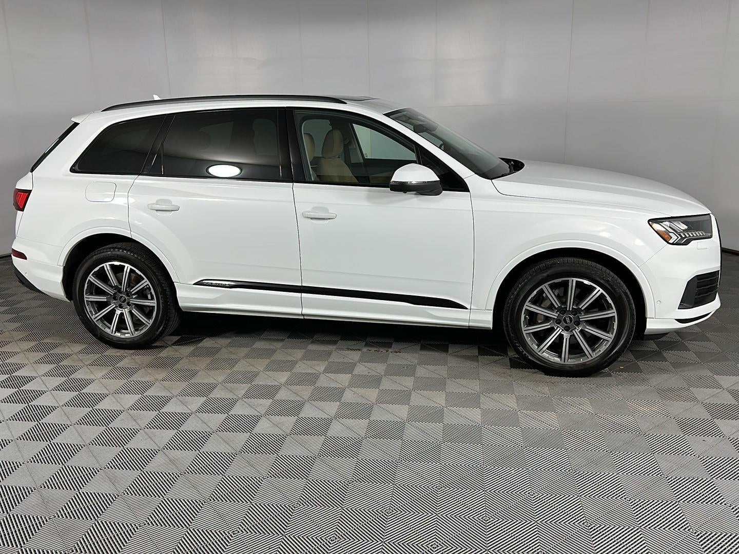 2023 Audi Q7 Premium Plus