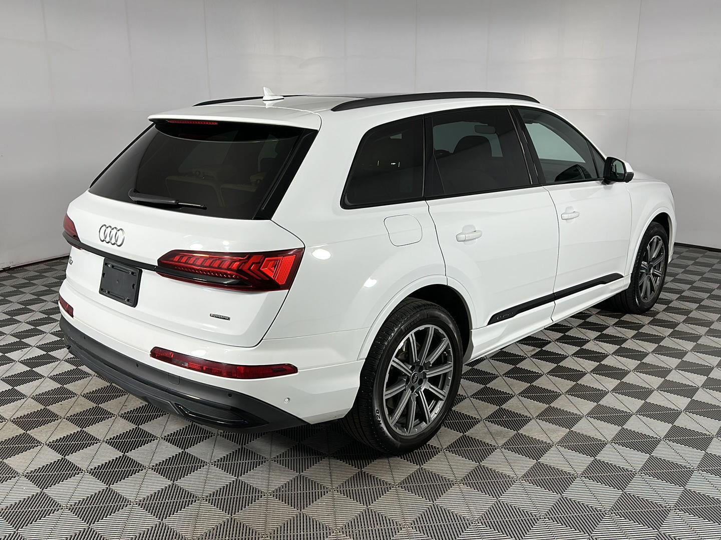 2023 Audi Q7 Premium Plus
