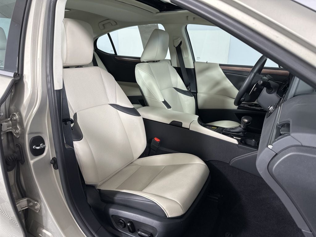 2023 Lexus ES 250