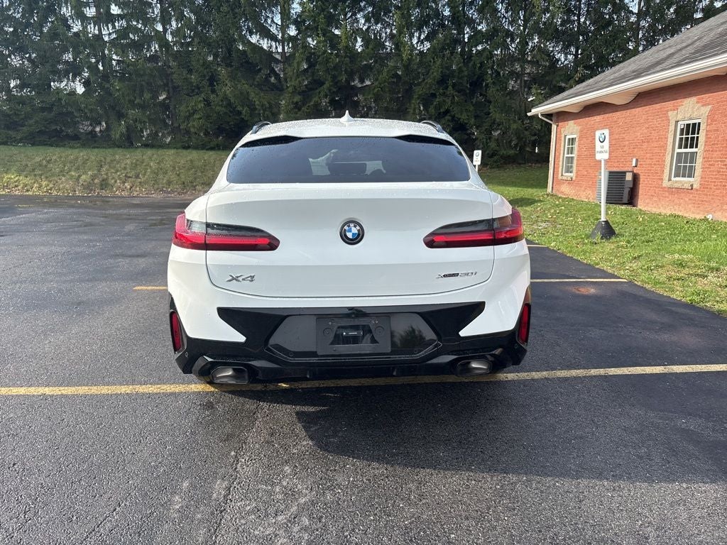 2025 BMW X4 xDrive30i