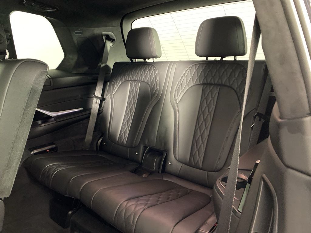 2025 BMW X7 M60i