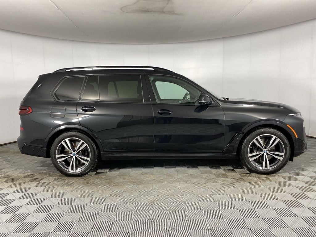 2025 BMW X7 M60i