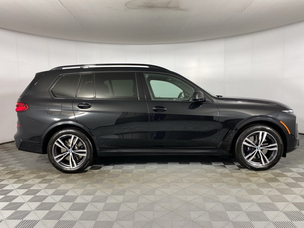 2025 BMW X7 M60i