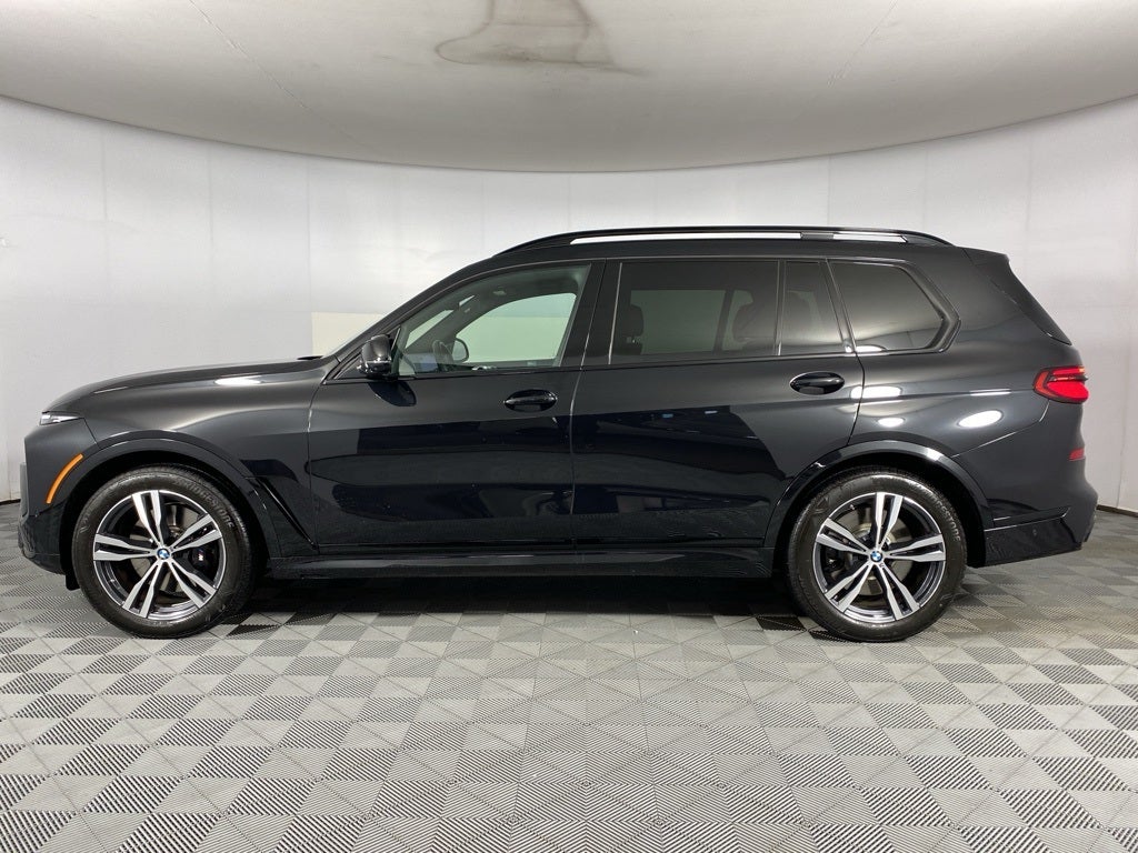 2025 BMW X7 M60i