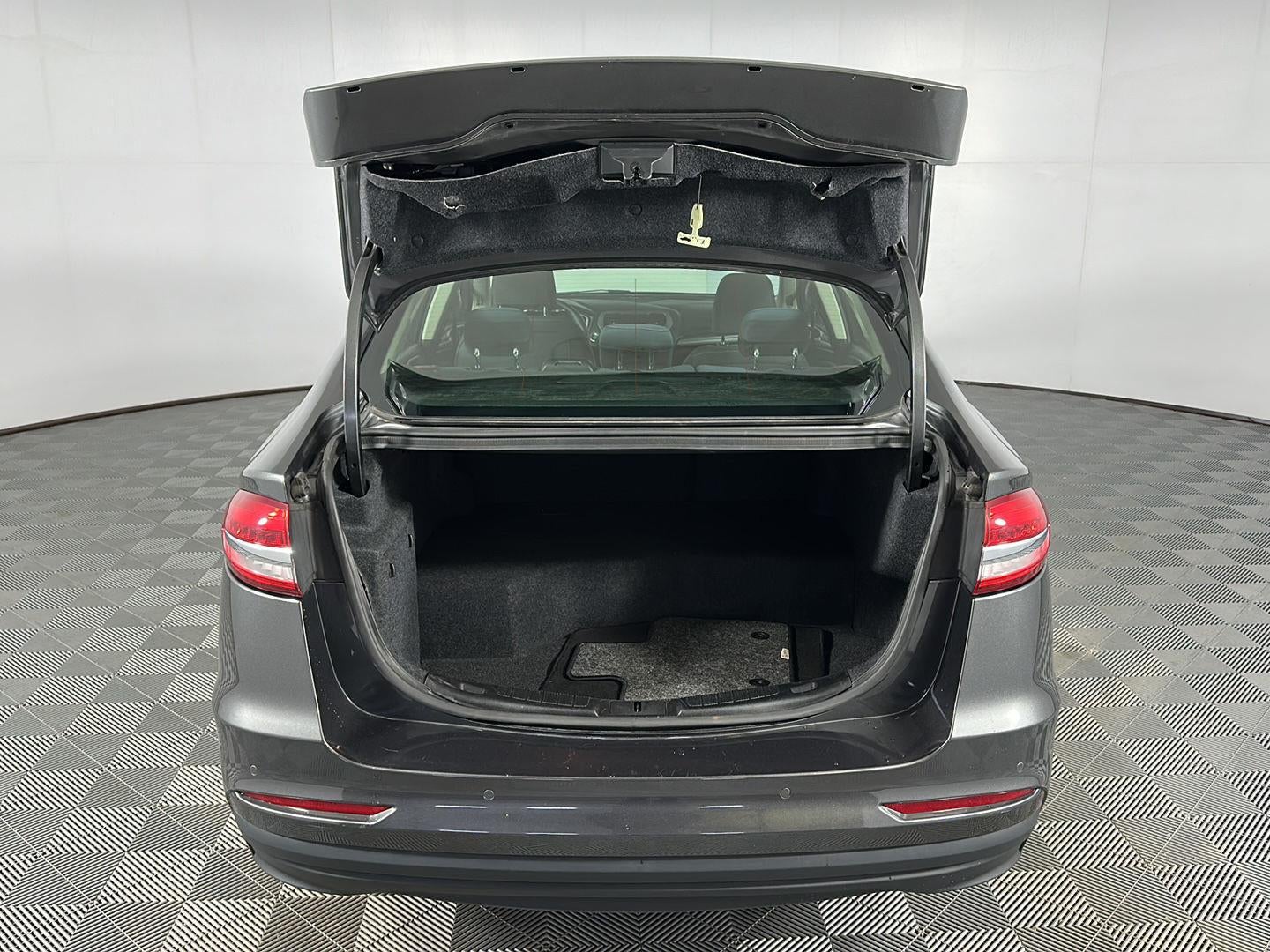2020 Ford Fusion Hybrid SE