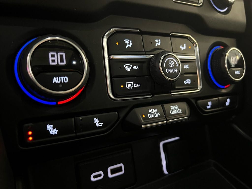 2023 Chevrolet Suburban RST