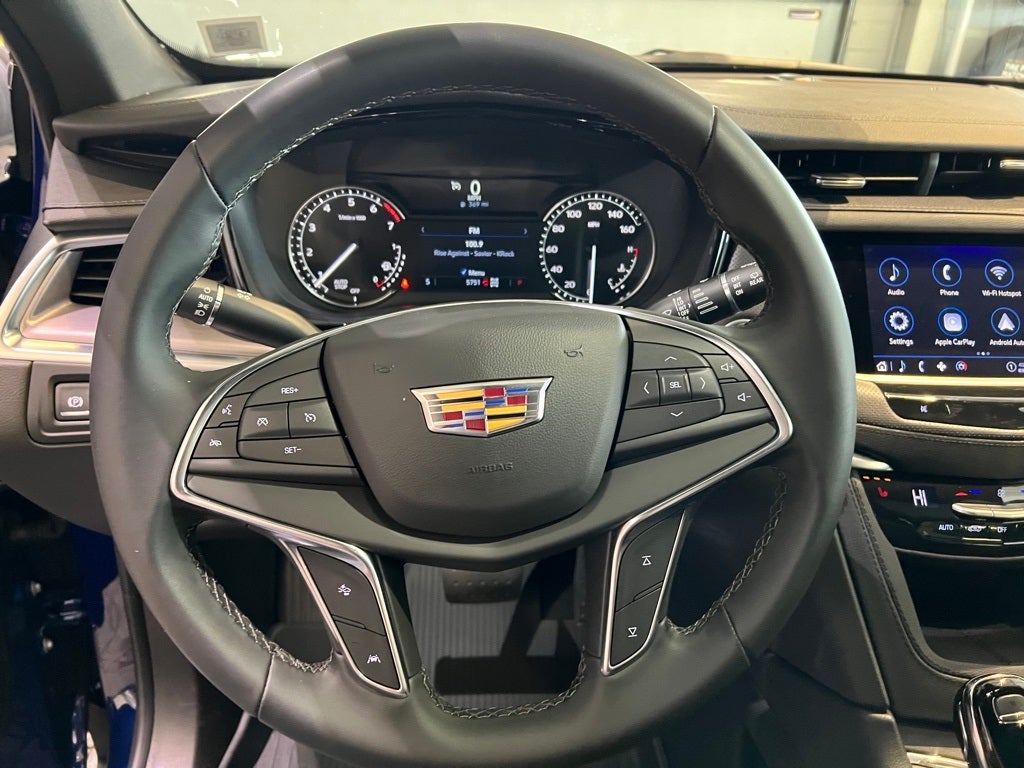 2025 Cadillac XT5 Luxury