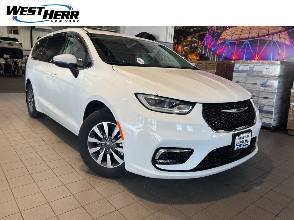 2023 Chrysler Pacifica Hybrid Touring L