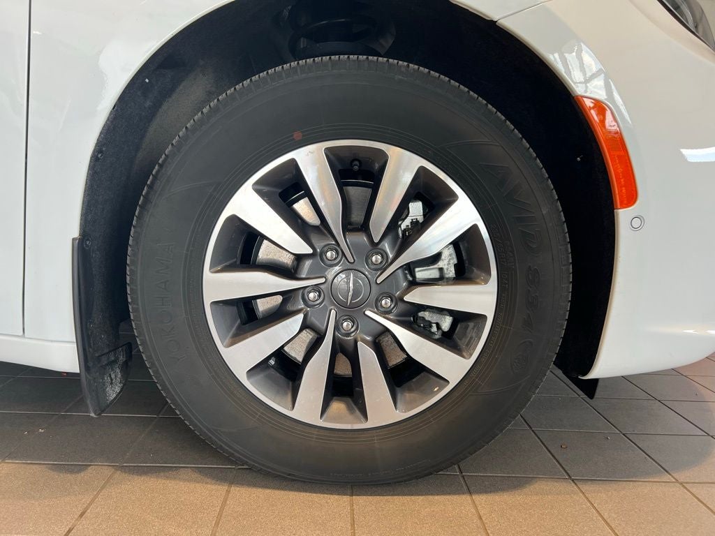 2023 Chrysler Pacifica Hybrid Touring L