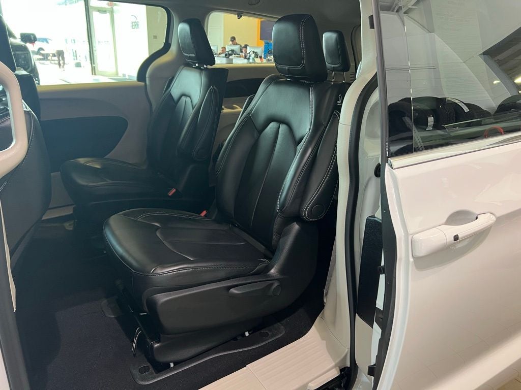 2023 Chrysler Pacifica Hybrid Touring L