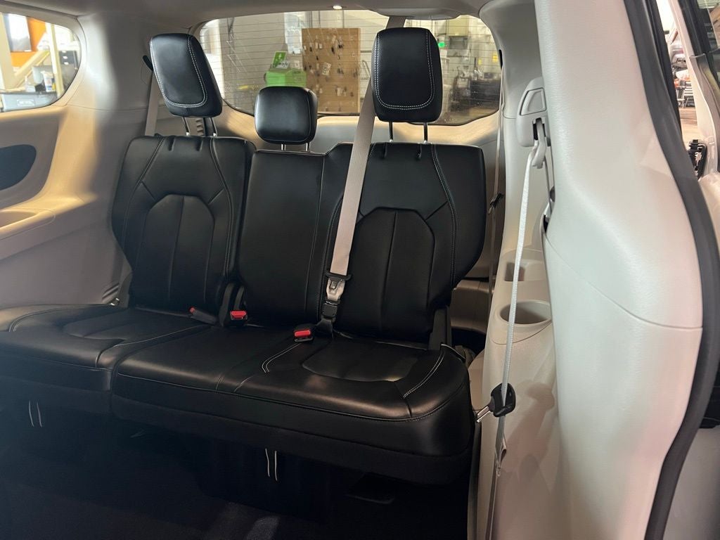 2023 Chrysler Pacifica Hybrid Touring L