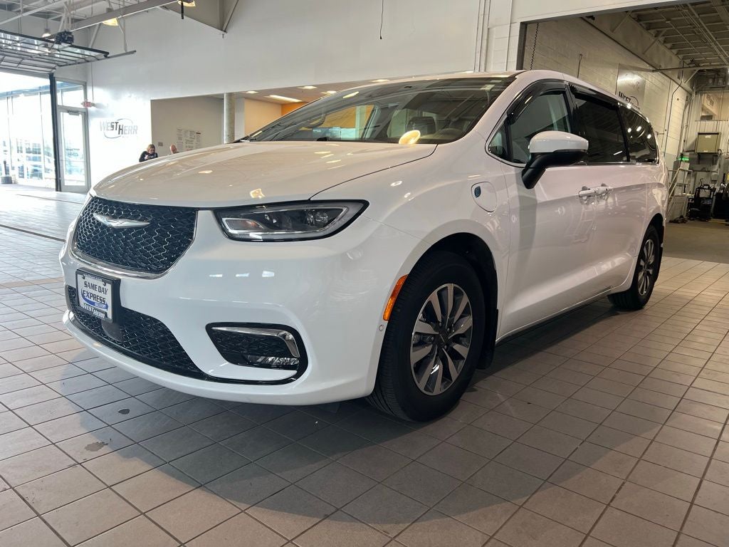 2023 Chrysler Pacifica Hybrid Touring L