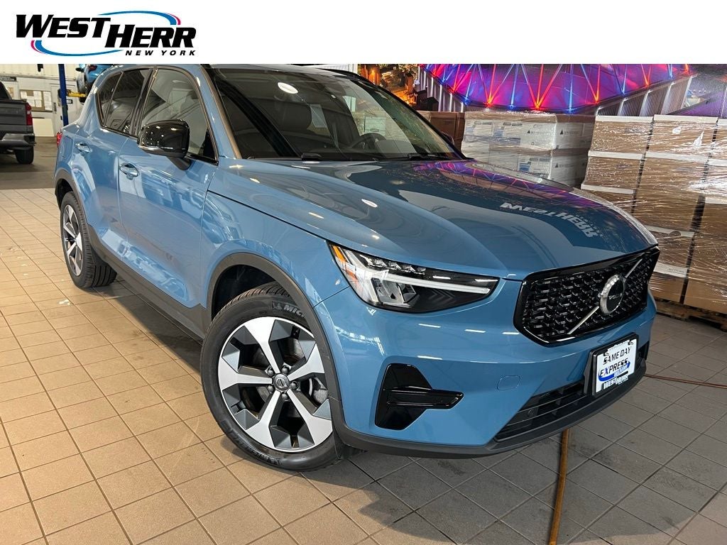 2024 Volvo XC40 B5 Core