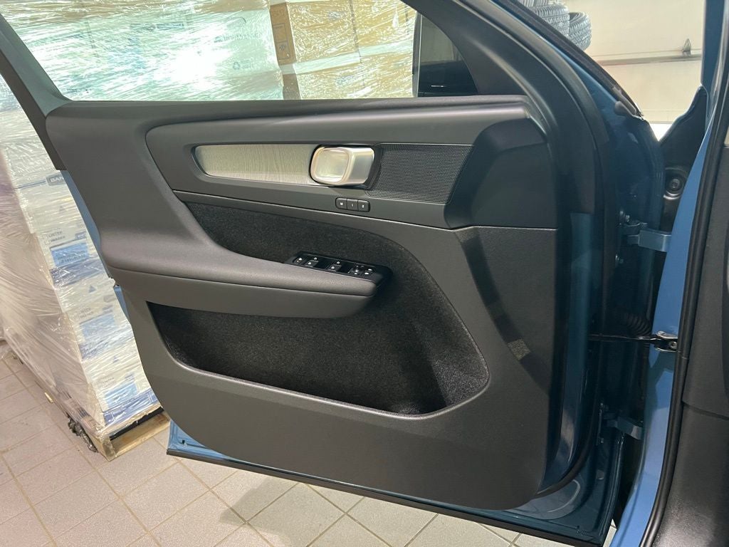 2024 Volvo XC40 B5 Core
