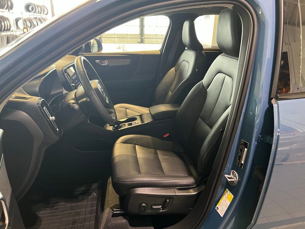 2024 Volvo XC40 B5 Core