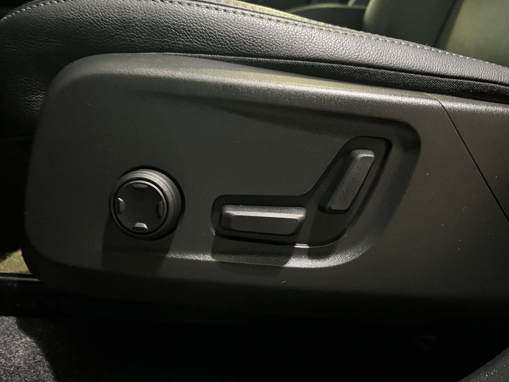 2024 Volvo XC40 B5 Core