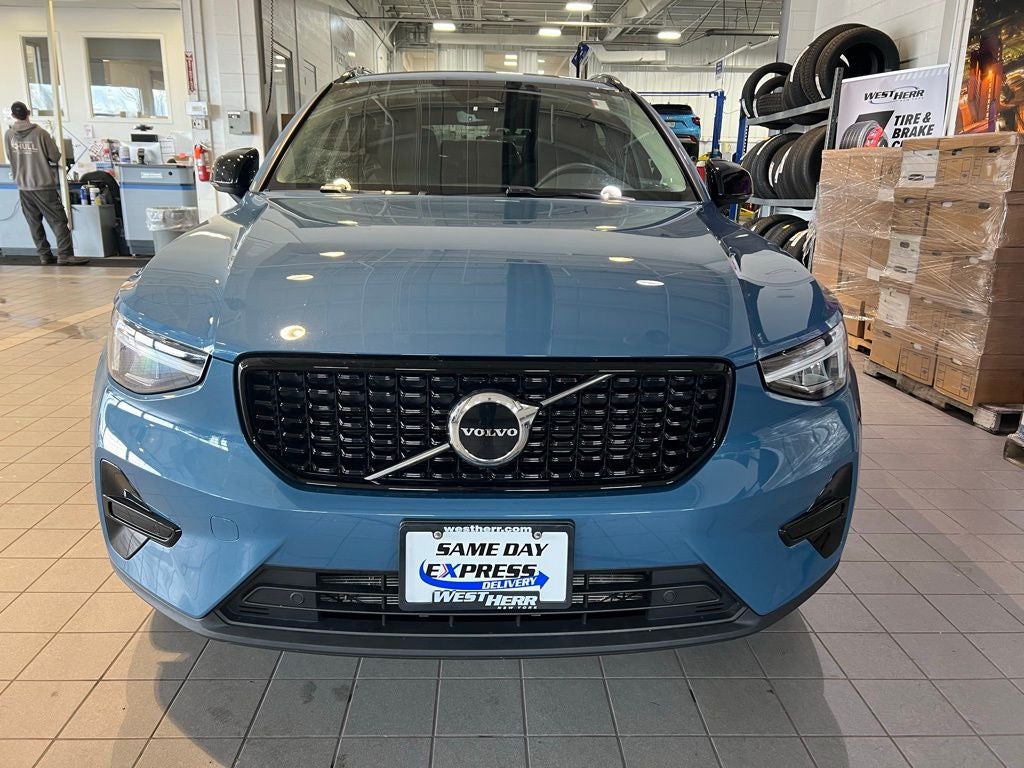 2024 Volvo XC40 B5 Core