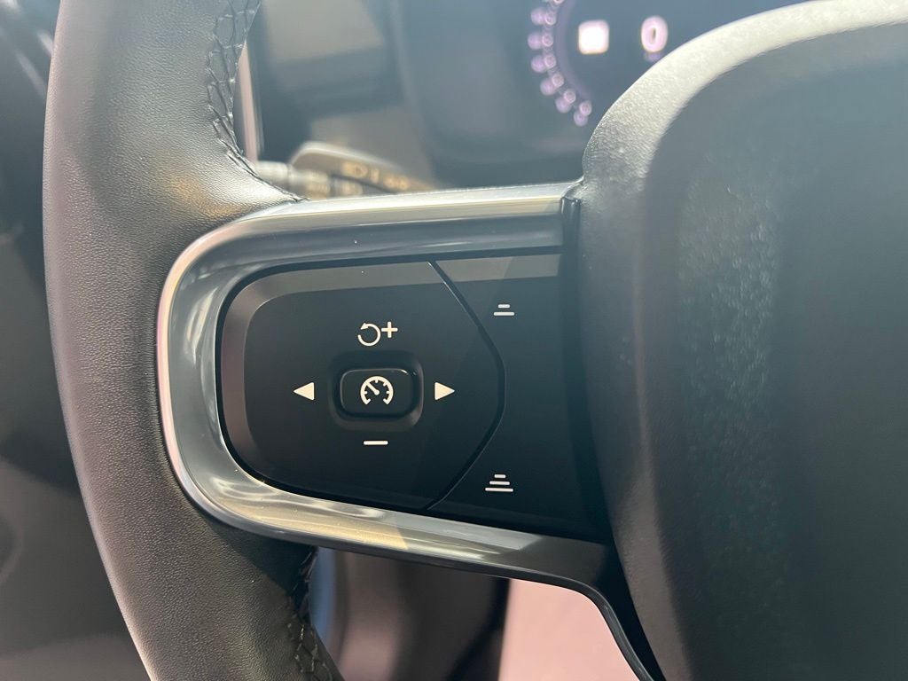 2024 Volvo XC40 B5 Core