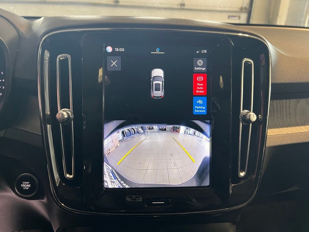 2024 Volvo XC40 B5 Core