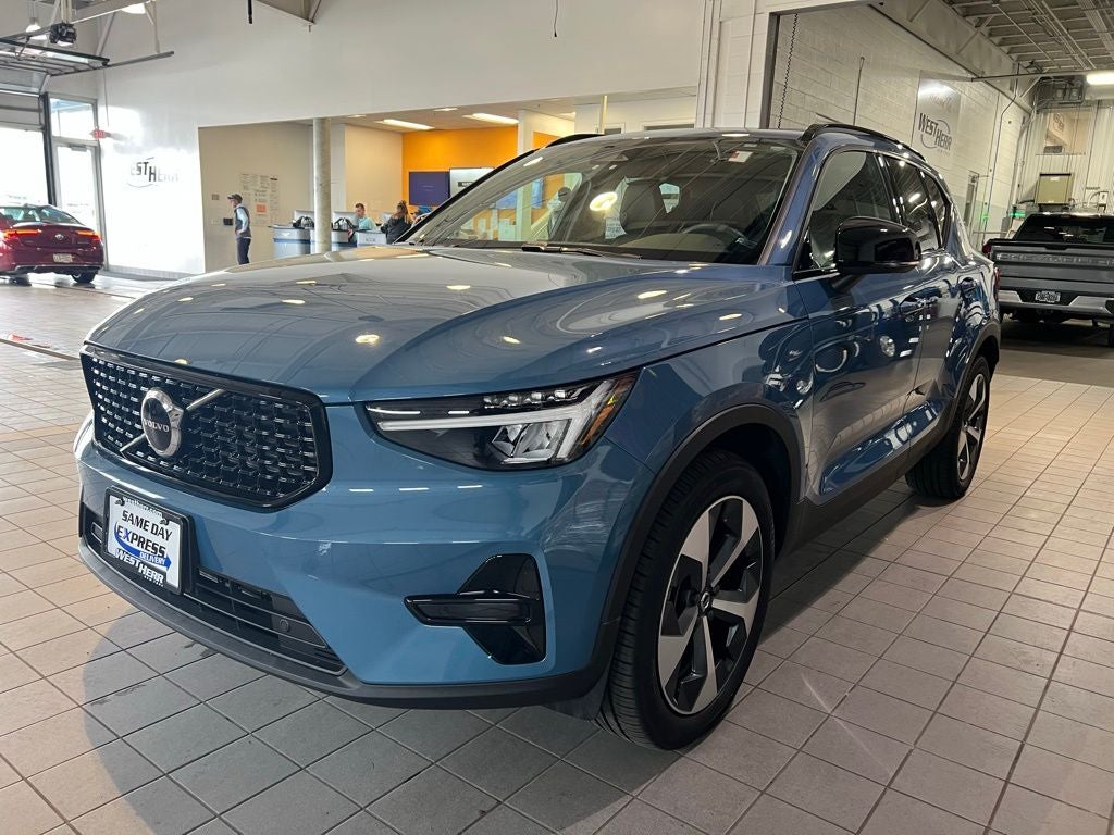 2024 Volvo XC40 B5 Core