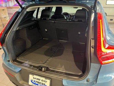 2024 Volvo XC40 B5 Core