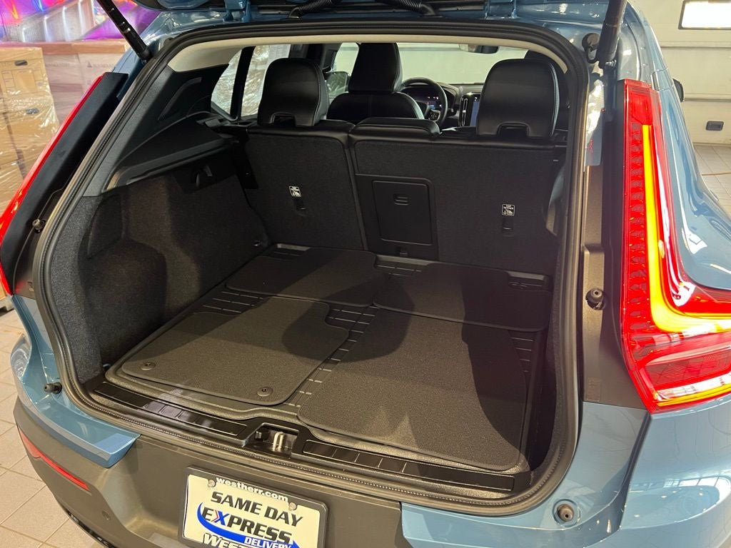 2024 Volvo XC40 B5 Core