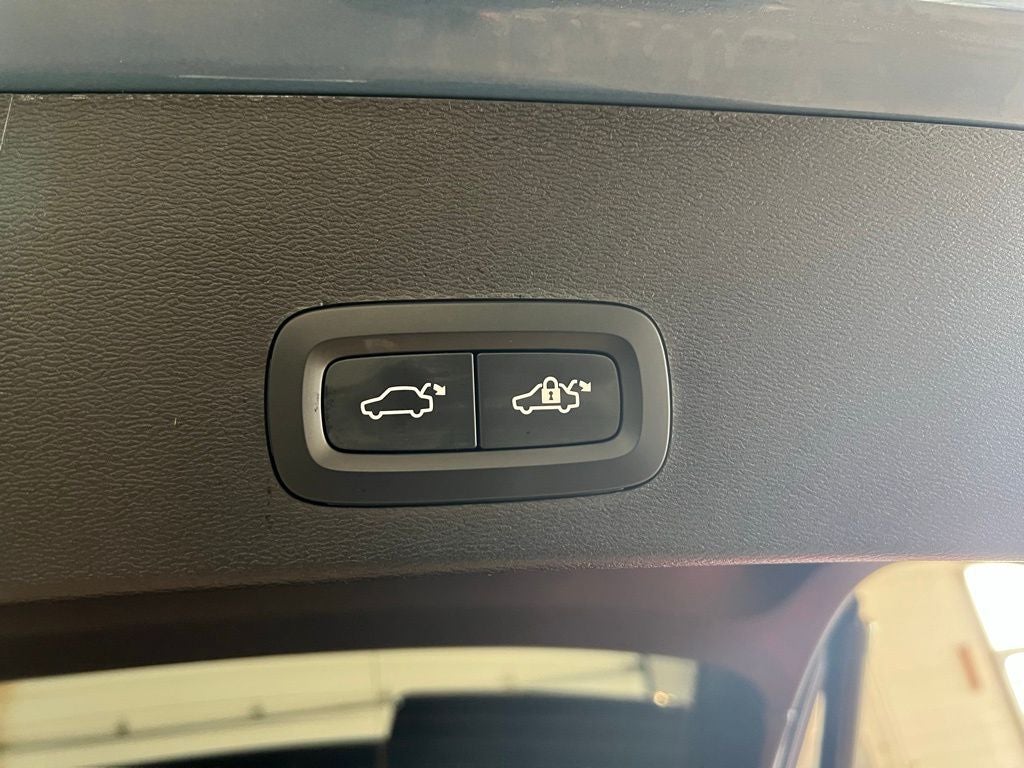 2024 Volvo XC40 B5 Core