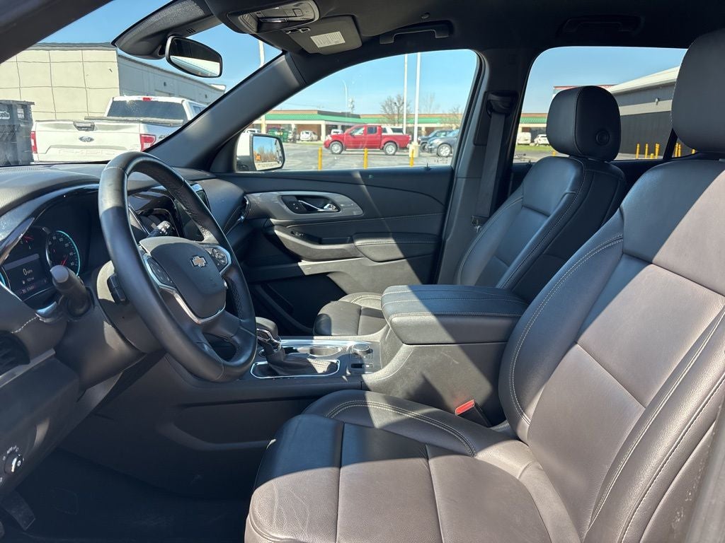 2023 Chevrolet Traverse LT Leather