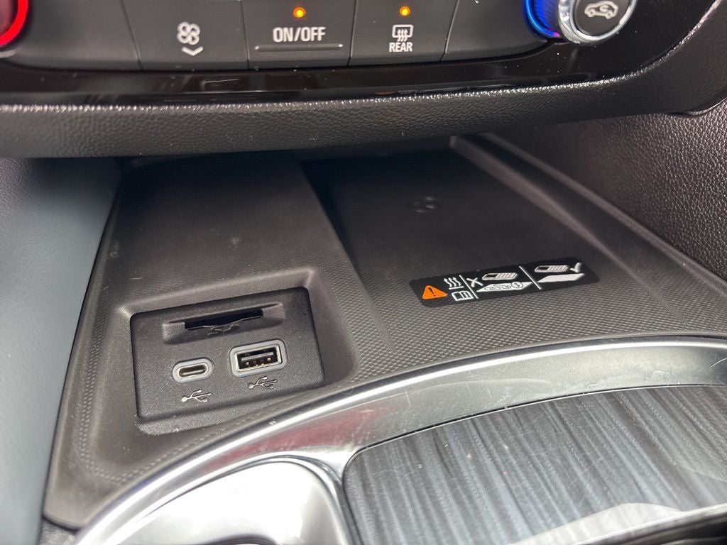 2022 Buick Enclave Essence