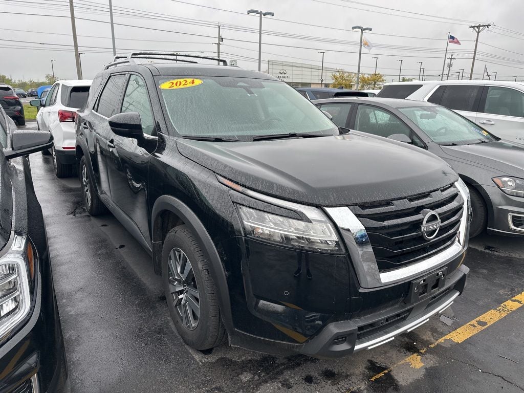 2024 Nissan Pathfinder SL