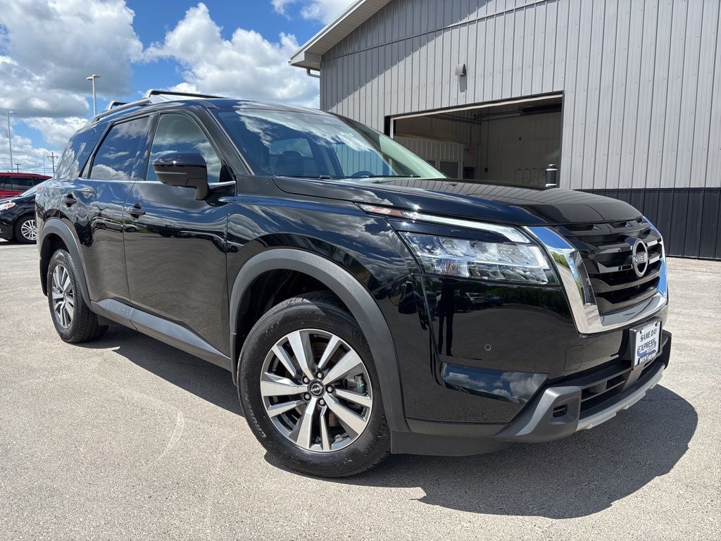 2024 Nissan Pathfinder SL