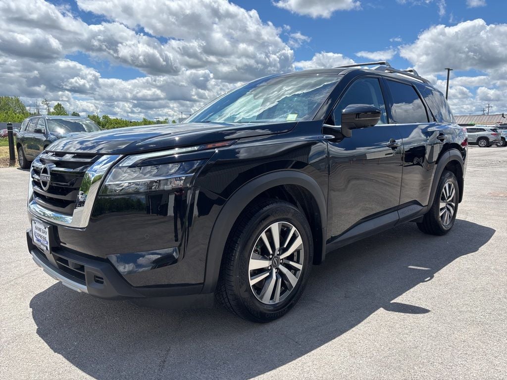 2024 Nissan Pathfinder SL