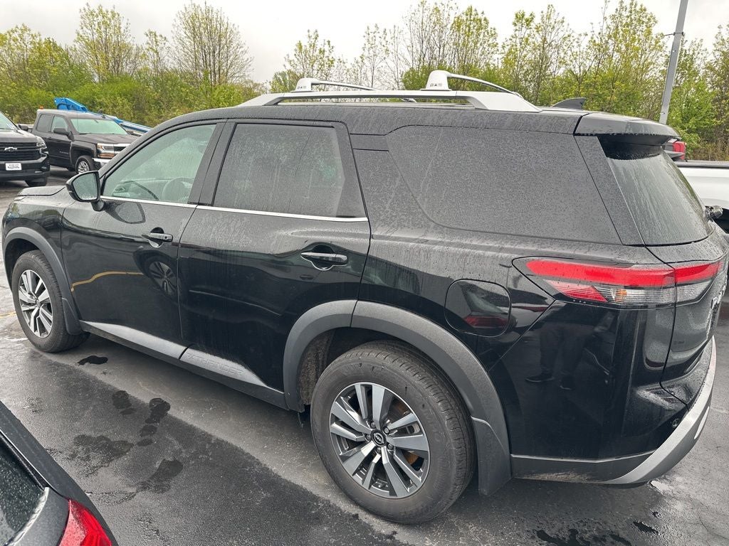 2024 Nissan Pathfinder SL