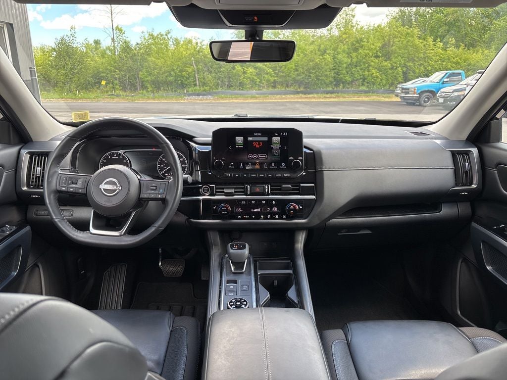 2024 Nissan Pathfinder SL