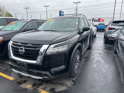 2024 Nissan Pathfinder SL