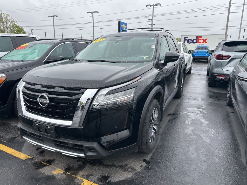 2024 Nissan Pathfinder SL
