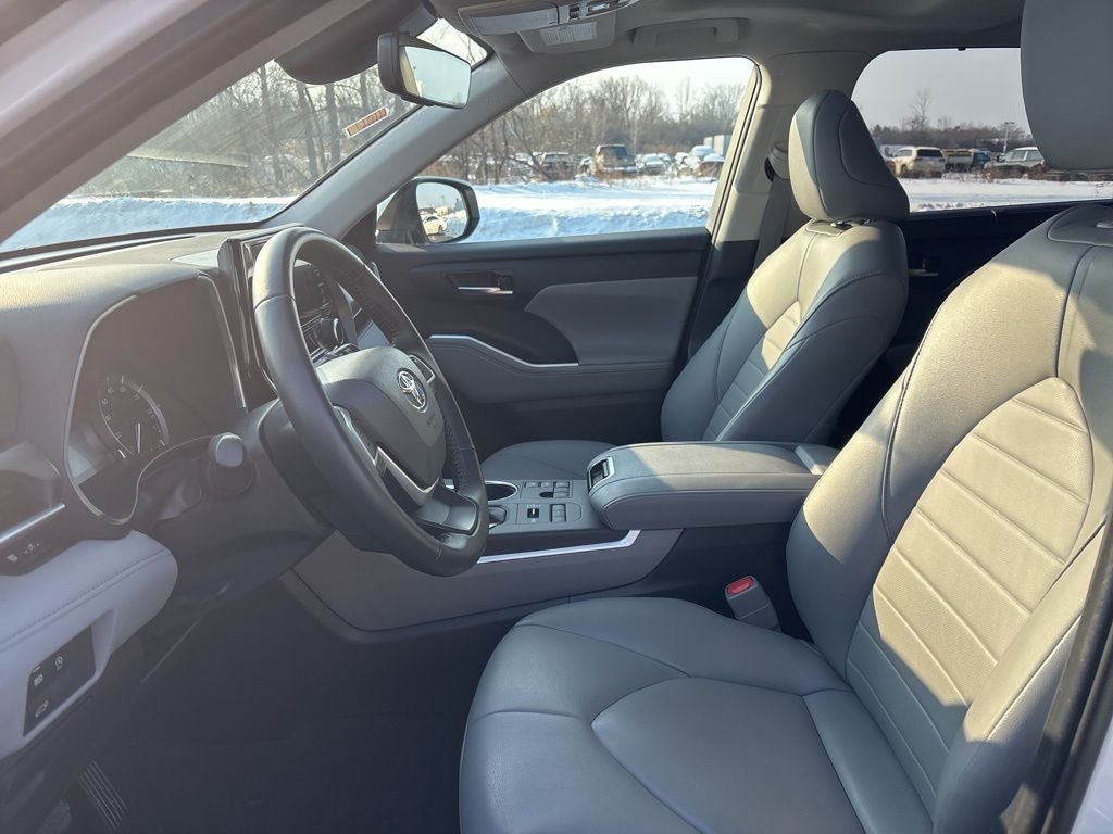 2023 Toyota Highlander L