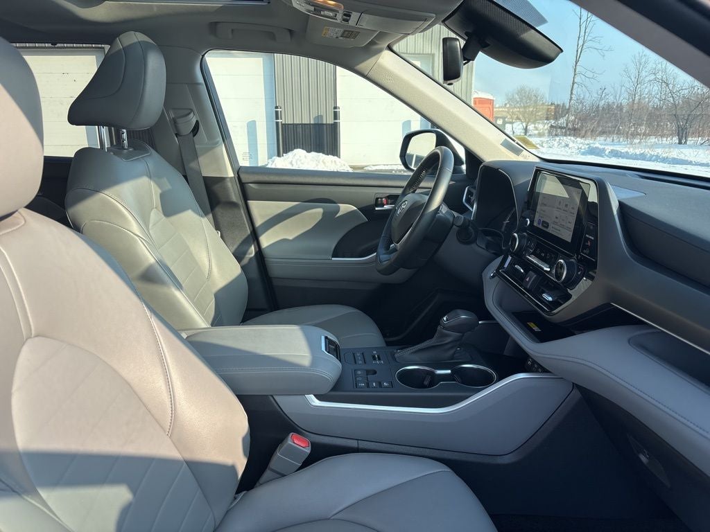 2023 Toyota Highlander L