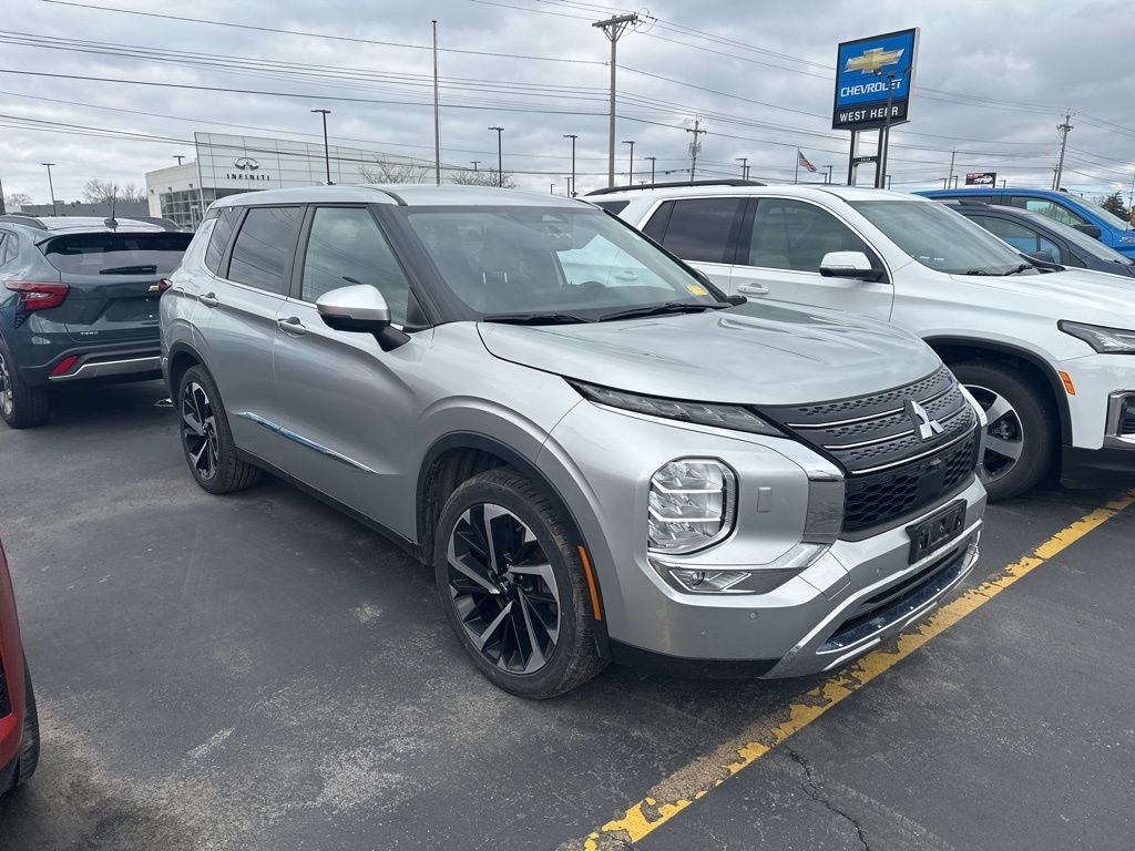 2022 Mitsubishi Outlander SE