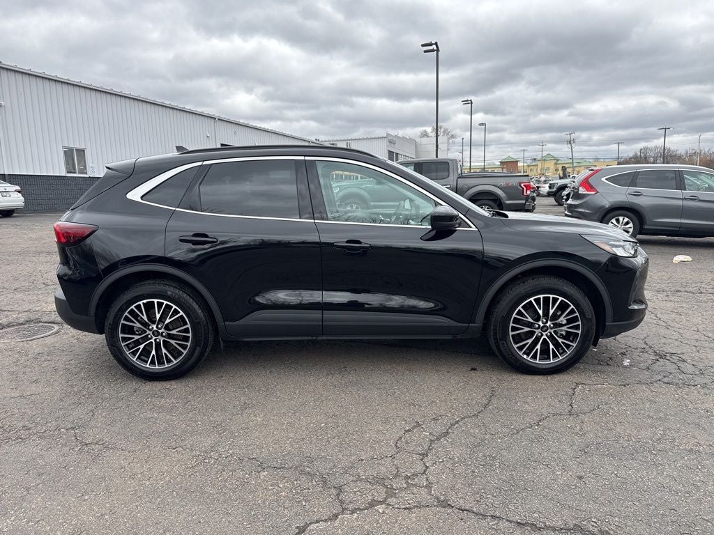 2025 Ford Escape Plug-In Hybrid Base