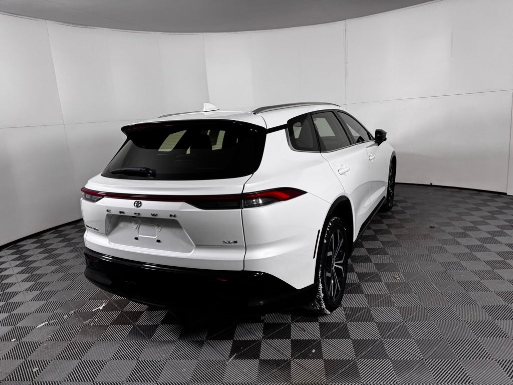 2025 Toyota Crown Signia XLE