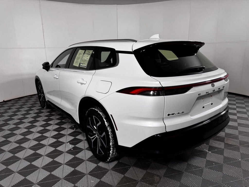 2025 Toyota Crown Signia XLE