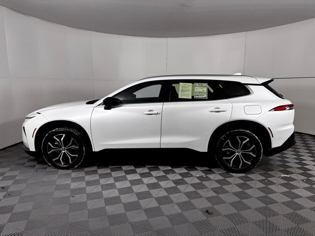 2025 Toyota Crown Signia XLE