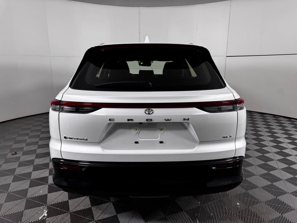 2025 Toyota Crown Signia XLE