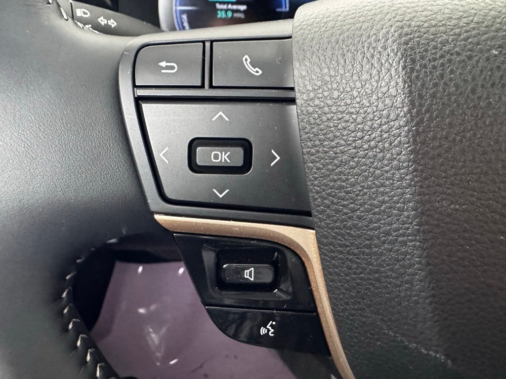 2025 Toyota Crown Signia XLE